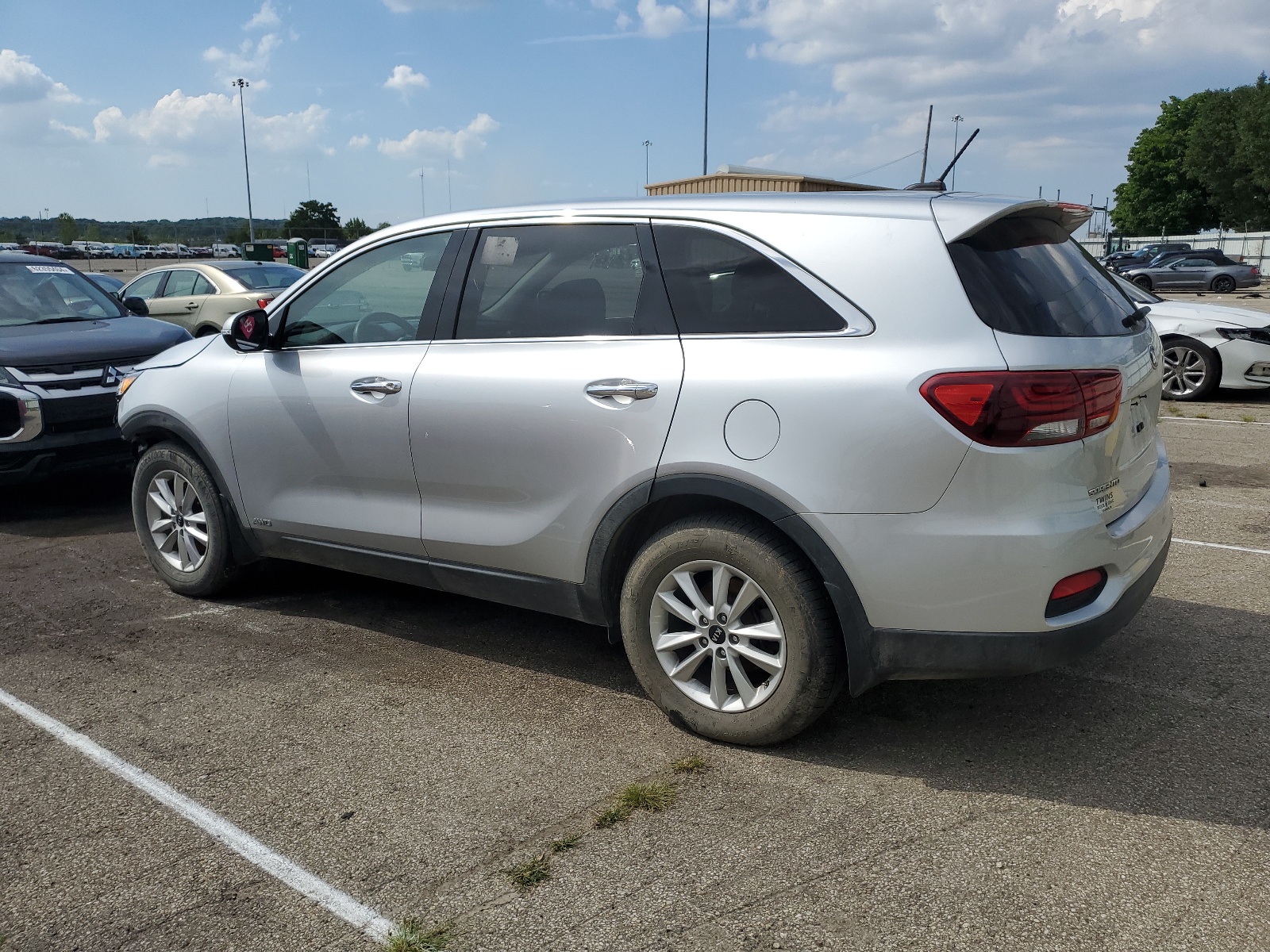 2019 Kia Sorento Lx vin: 5XYPGDA5XKG493274