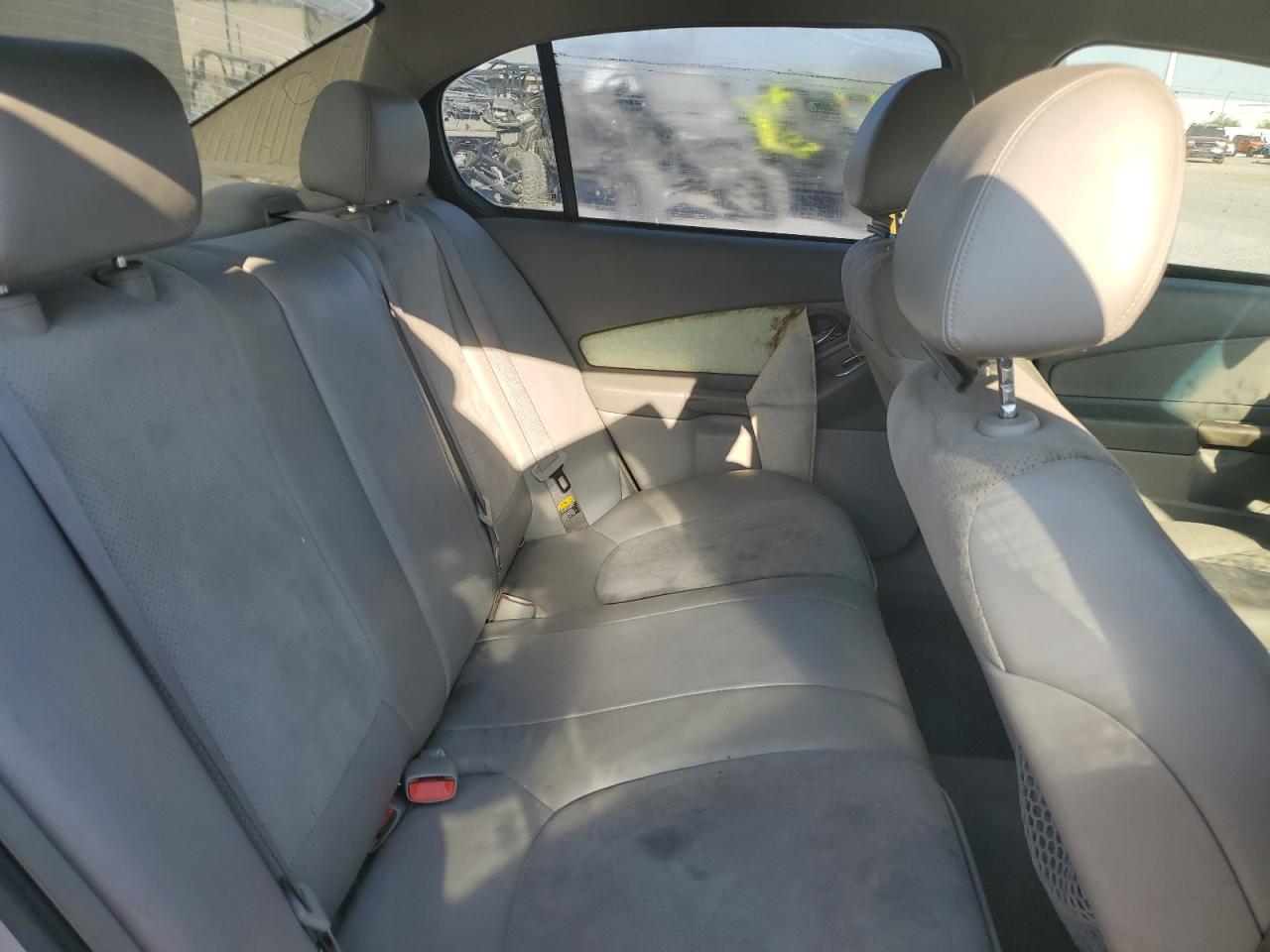 2004 Chevrolet Malibu - Image 10