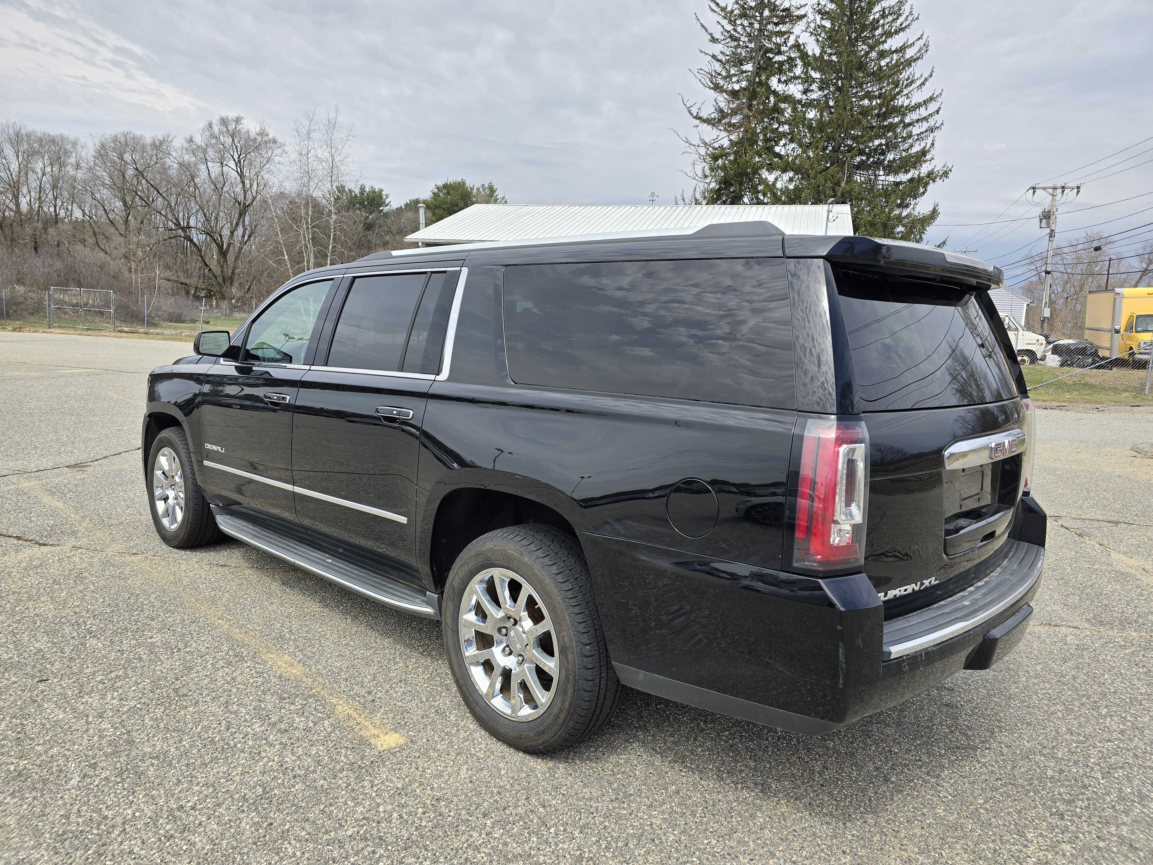 2015 GMC Yukon Xl Denali vin: 1GKS2JKJXFR607840