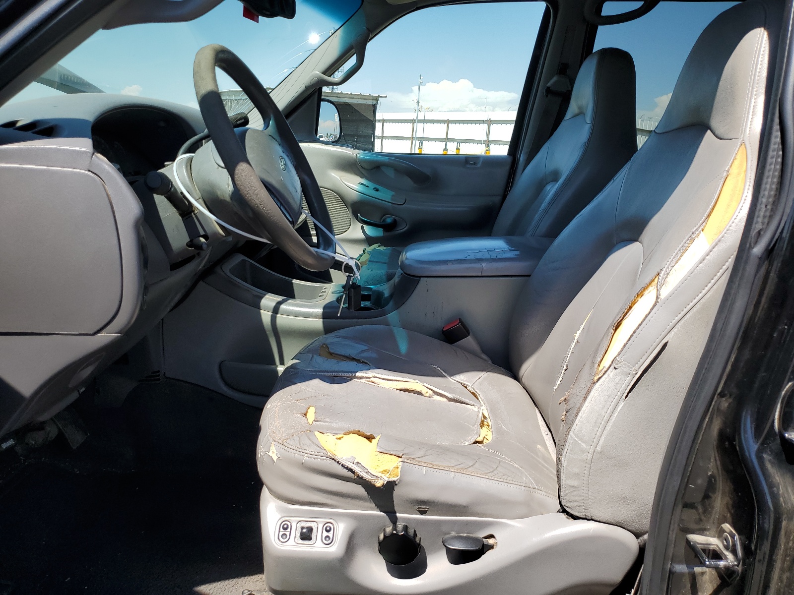 1FMFU16L81LB67109 2001 Ford Expedition Xlt