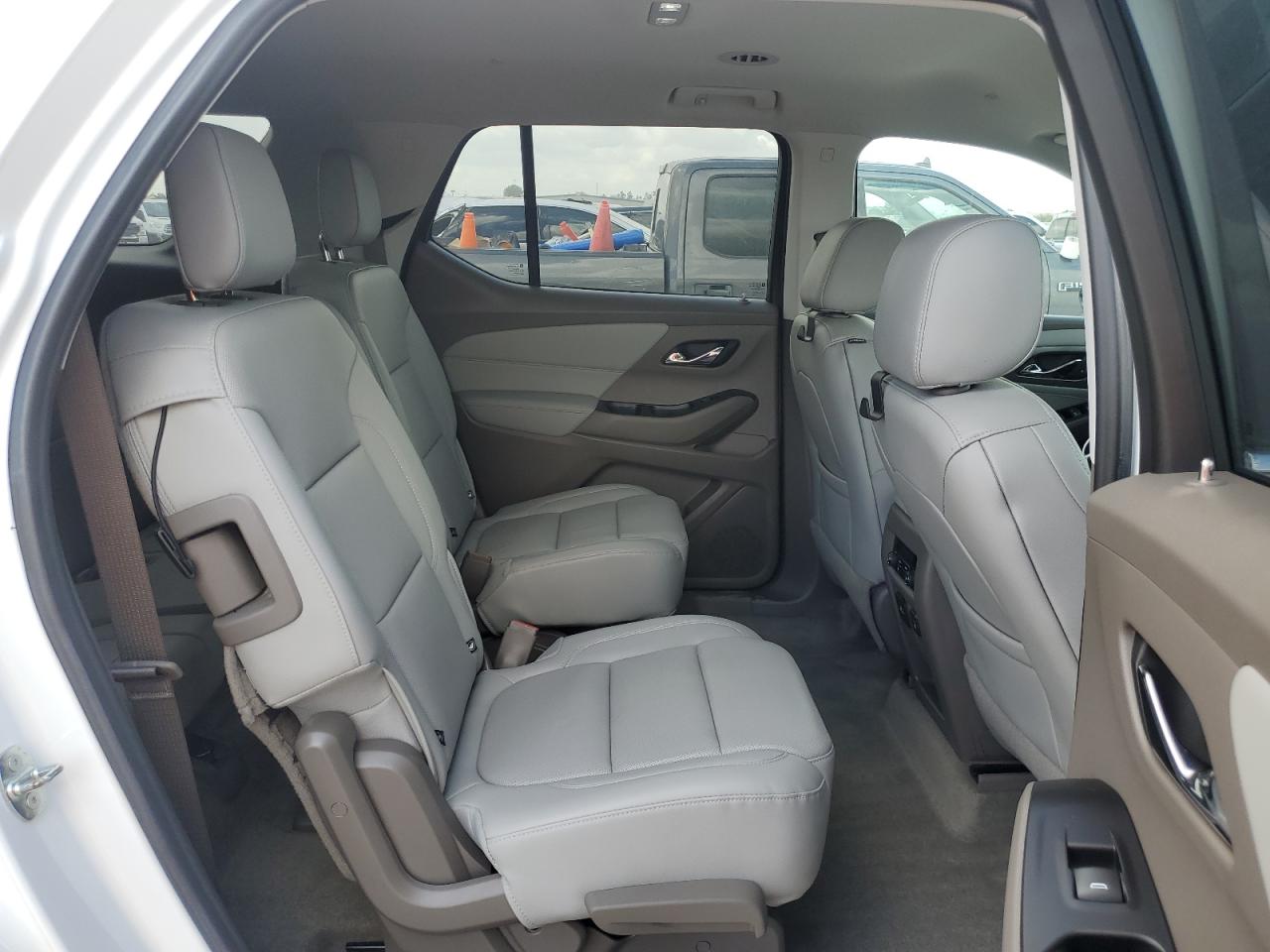 1GNERKKW2JJ240419 2018 Chevrolet Traverse Premier