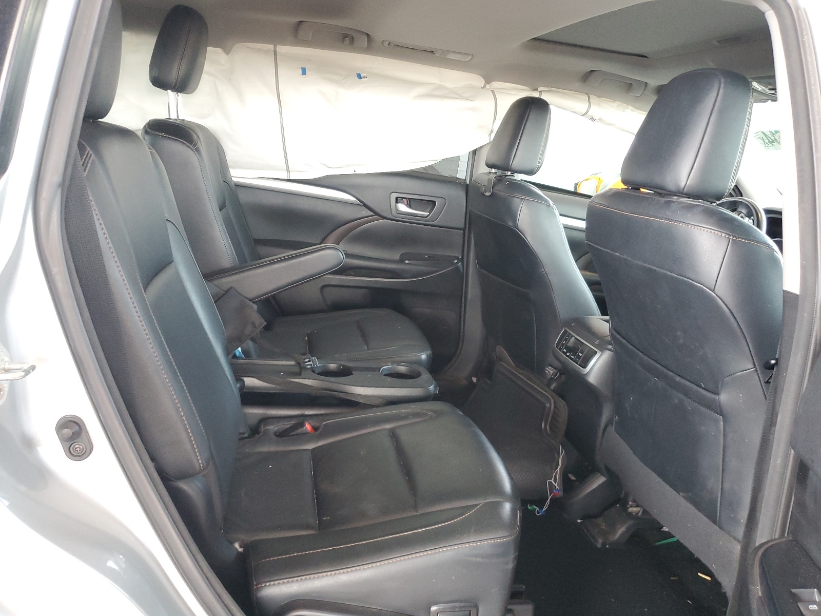 5TDKZRFH1JS534574 2018 Toyota Highlander Se