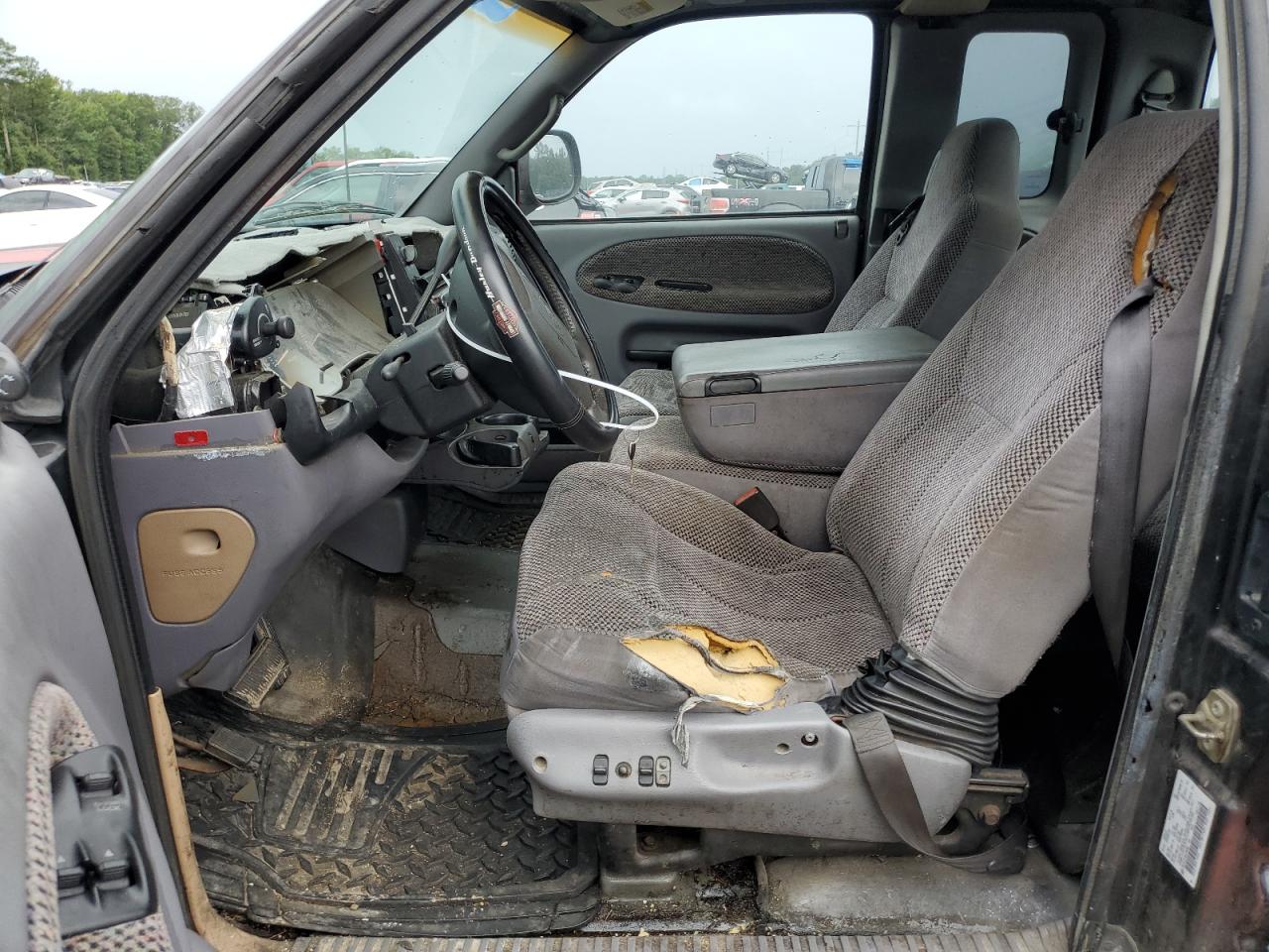 1998 Dodge Ram 1500 VIN: 3B7HC13YXWG184286 Lot: 64943944