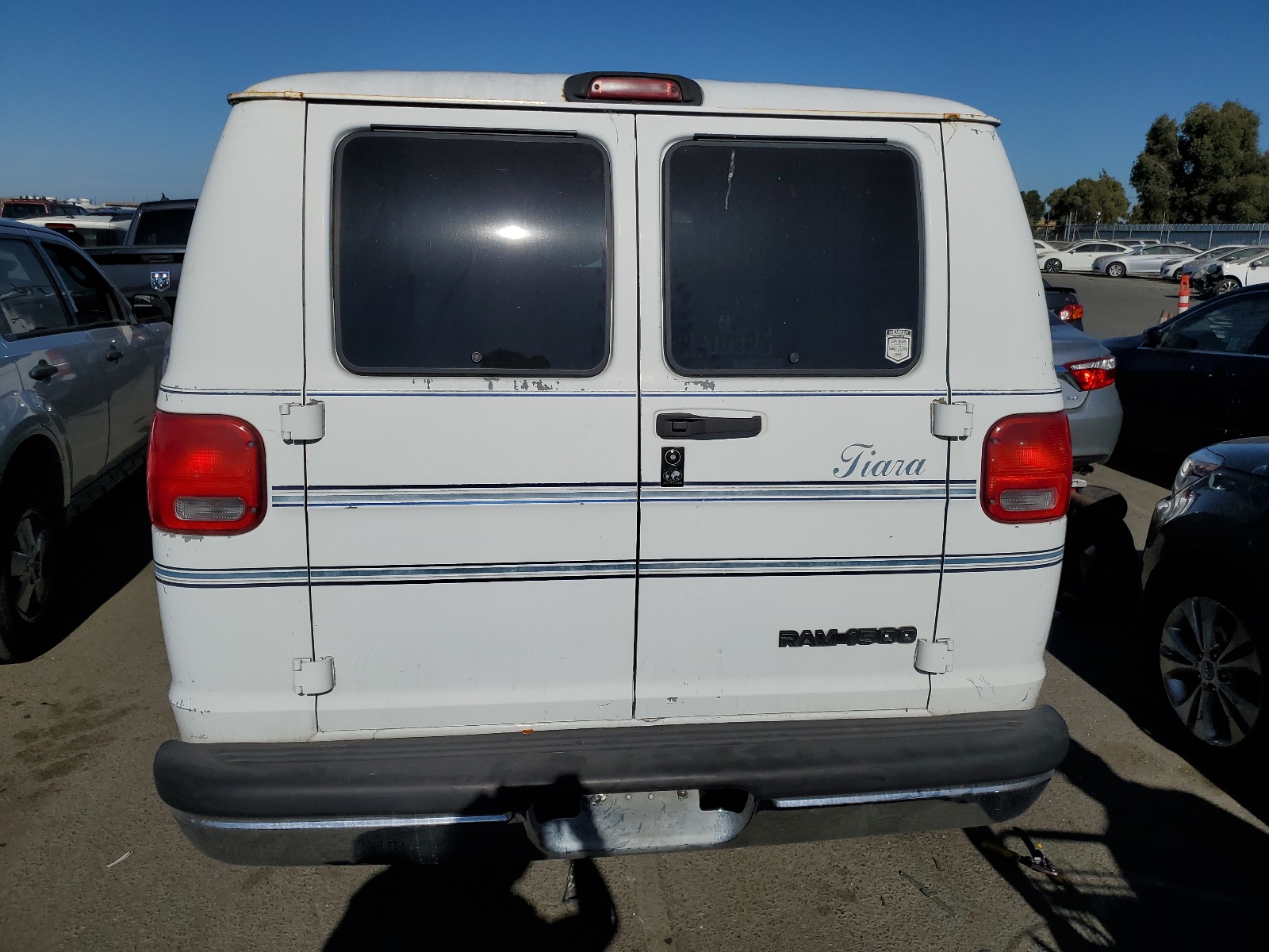 2B6HB11Y4YK129395 2000 Dodge Ram Van B1500
