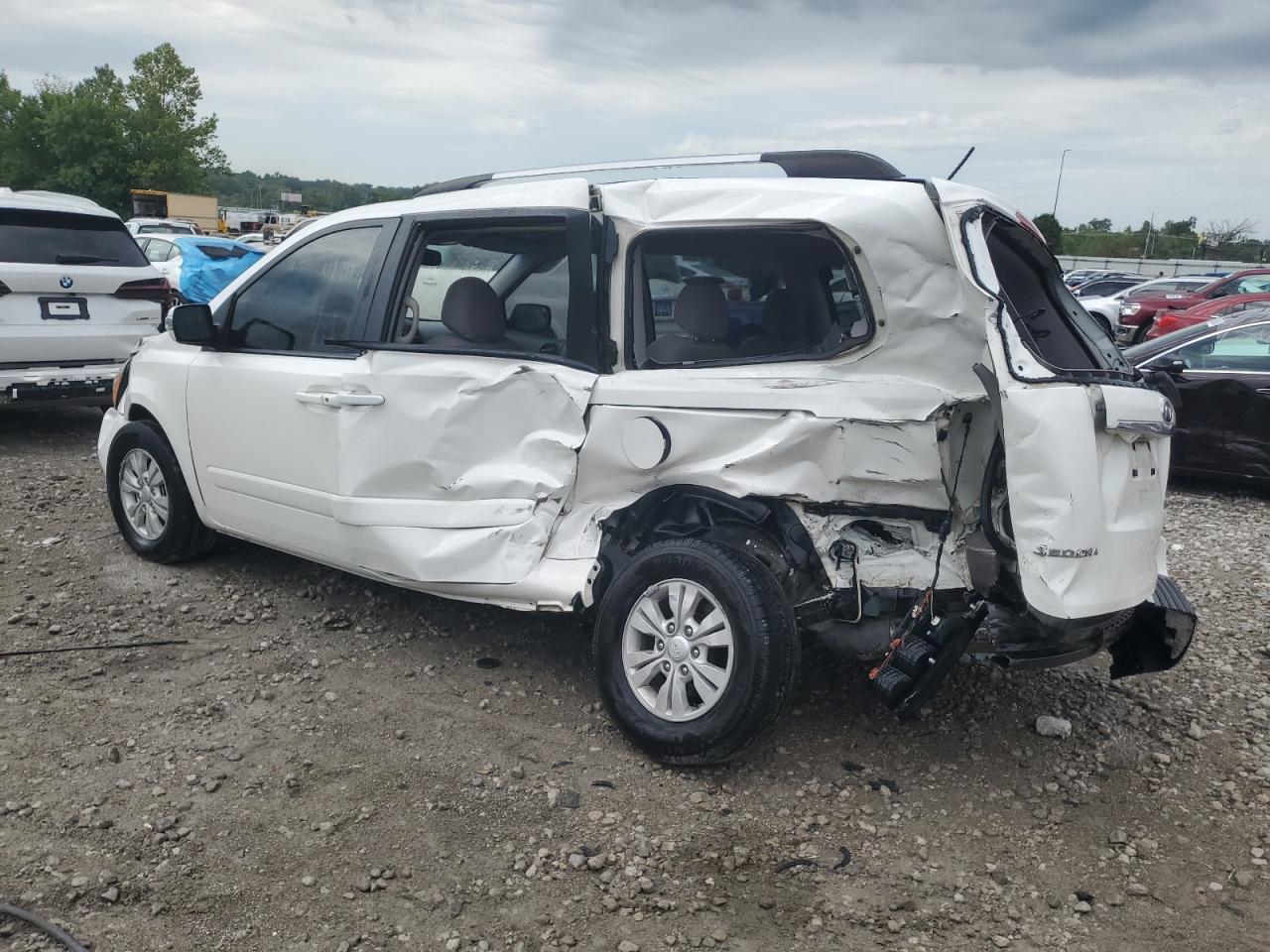 2012 Kia Sedona - Image 2