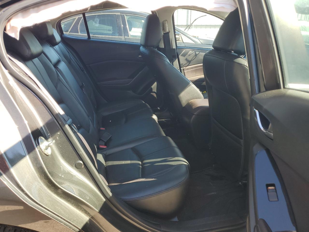 2018 Mazda 3 Touring VIN: 3MZBN1L37JM198142 Lot: 61203684