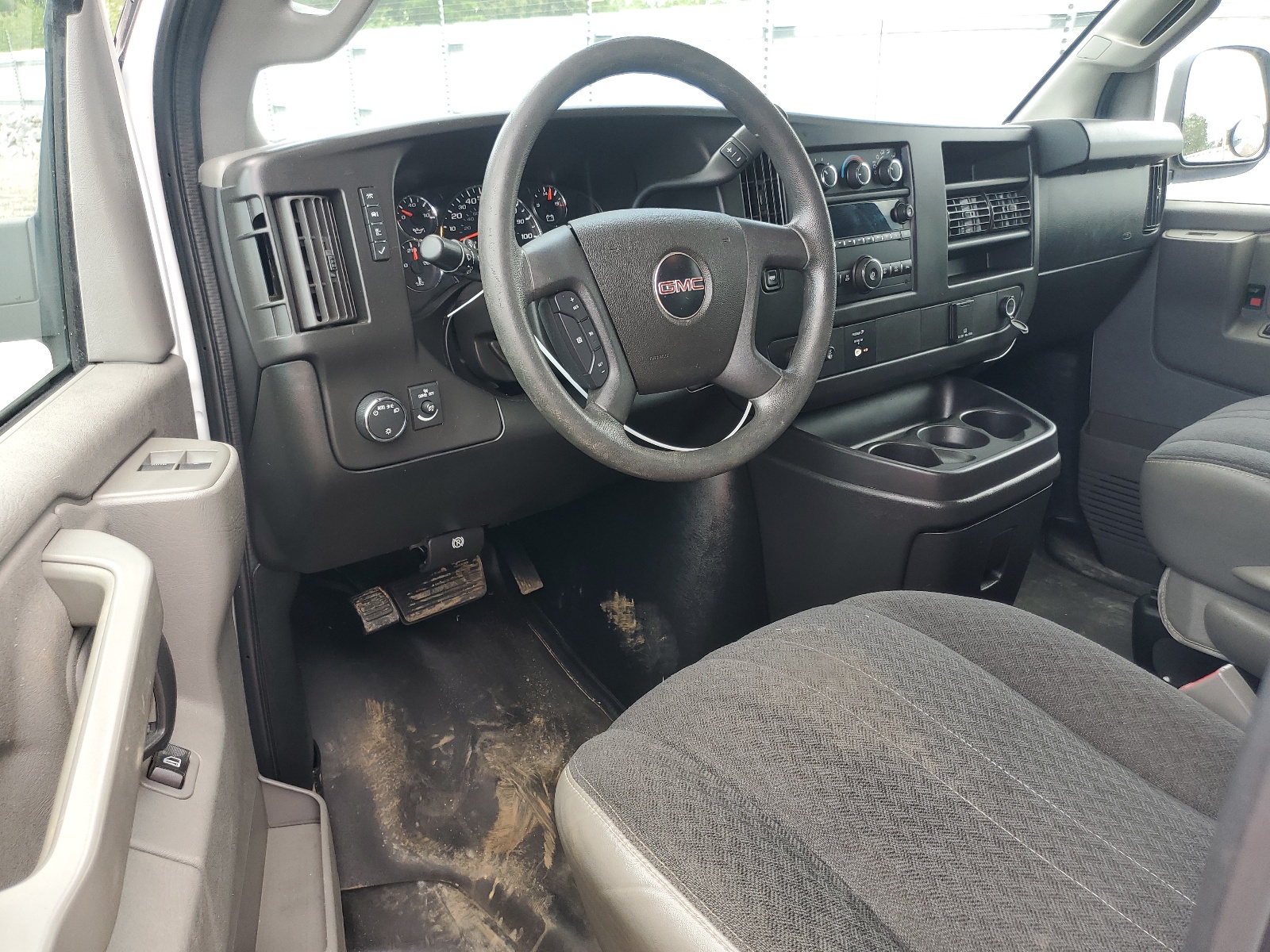 1GTW7AFGXJ1903185 2018 GMC Savana G2500