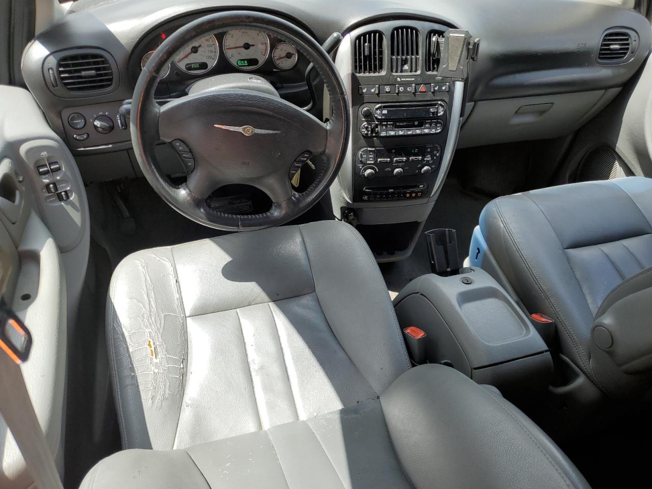 2005 Chrysler Town & Country Touring VIN: 2C4GP54LX5R505200 Lot: 63858624