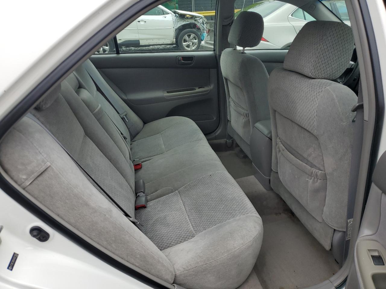 2004 Toyota Camry Le VIN: 4T1BF30KX4U071856 Lot: 64324114