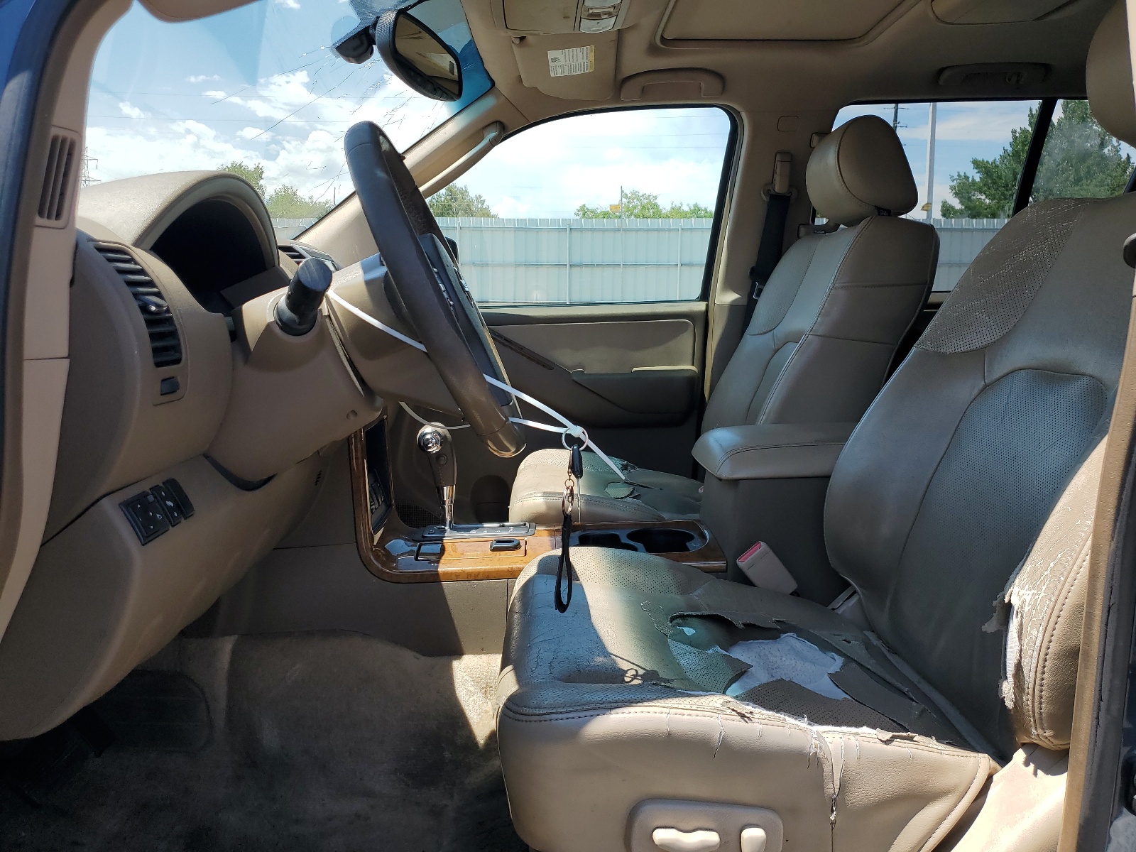 5N1AR18W55C725930 2005 Nissan Pathfinder Le