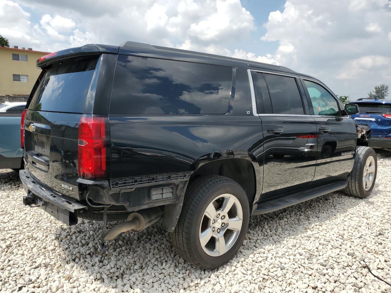 2017 Chevrolet Suburban C1500 Lt vin: 1GNSCHKCXHR128475