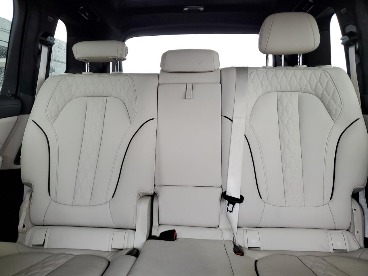 2023 BMW X7 - Image 10