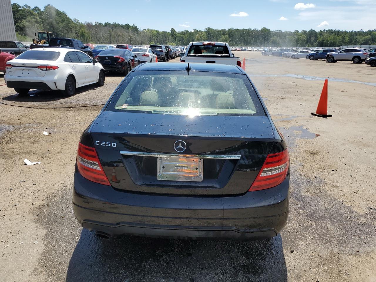 2013 Mercedes-Benz C 250 VIN: WDDGF4HBXDR272203 Lot: 62524074