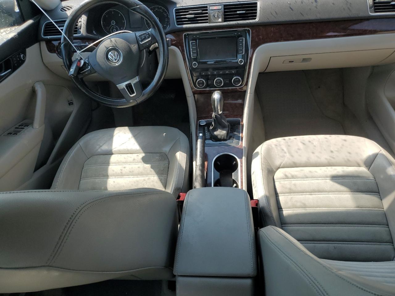 2014 Volkswagen Passat - Image 8