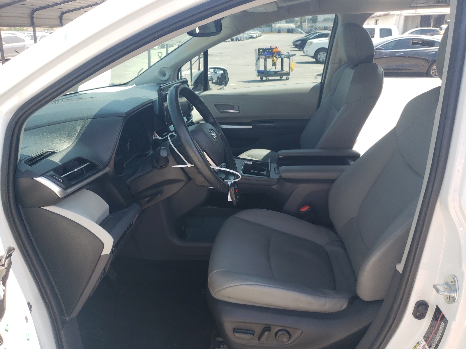 5TDJRKEC2NS090944 2022 Toyota Sienna Xle