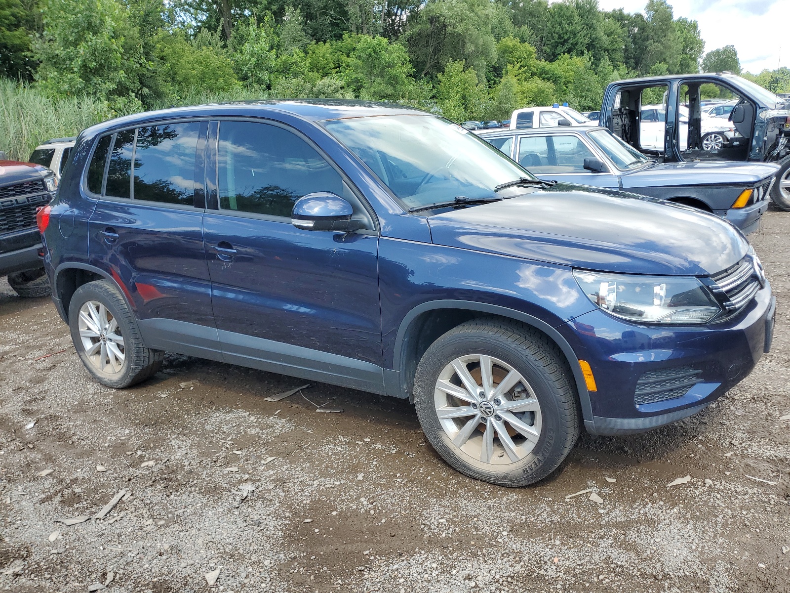 2014 Volkswagen Tiguan S vin: WVGAV3AX5EW550135