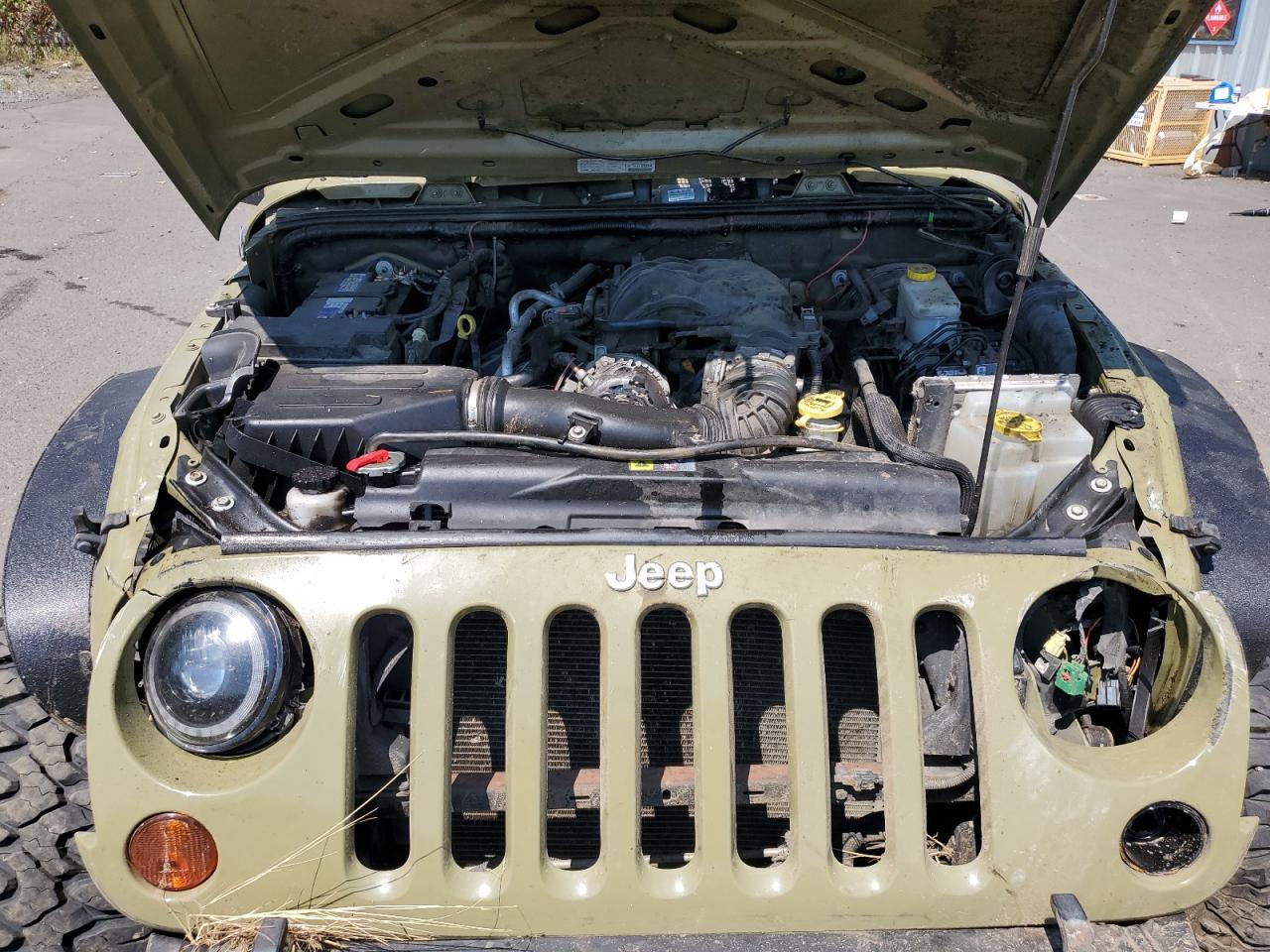 2013 Jeep Wrangler - Image 12