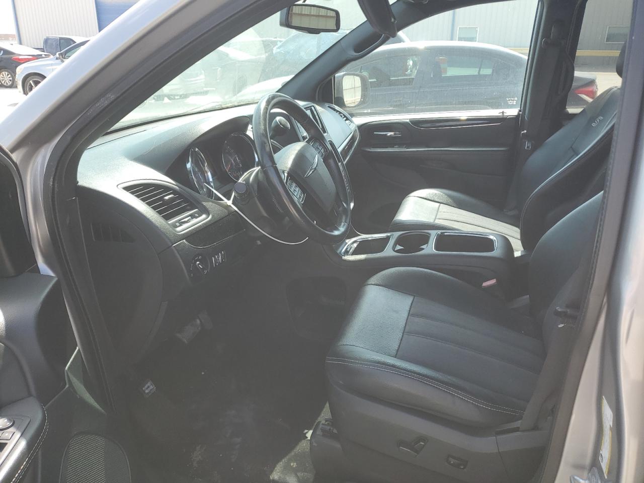 2016 Chrysler Town & Country S VIN: 2C4RC1HGXGR199354 Lot: 63392834