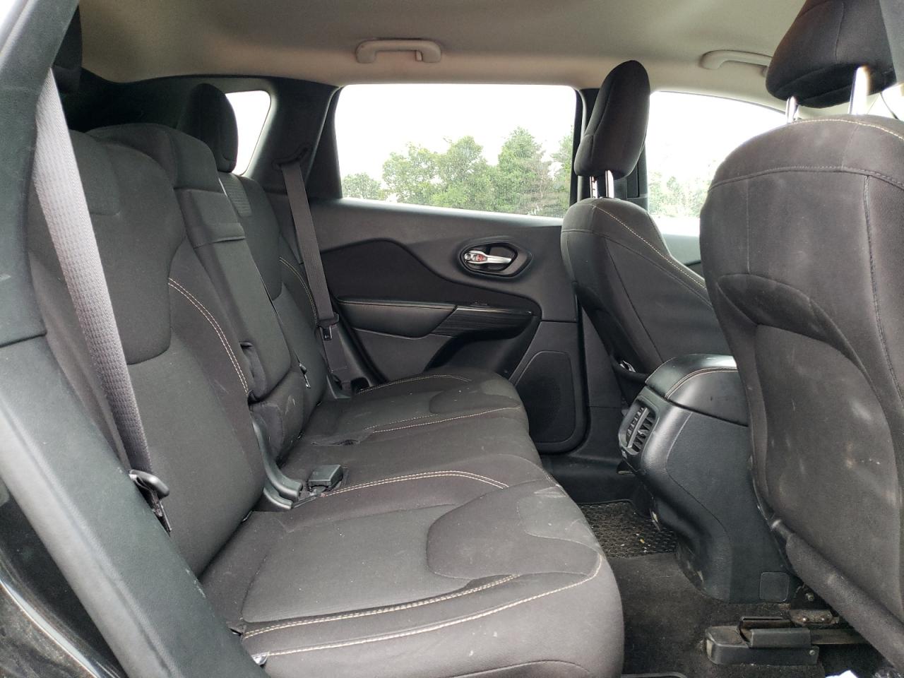 2016 Jeep Cherokee Latitude VIN: 1C4PJMCB0GW152884 Lot: 63683034