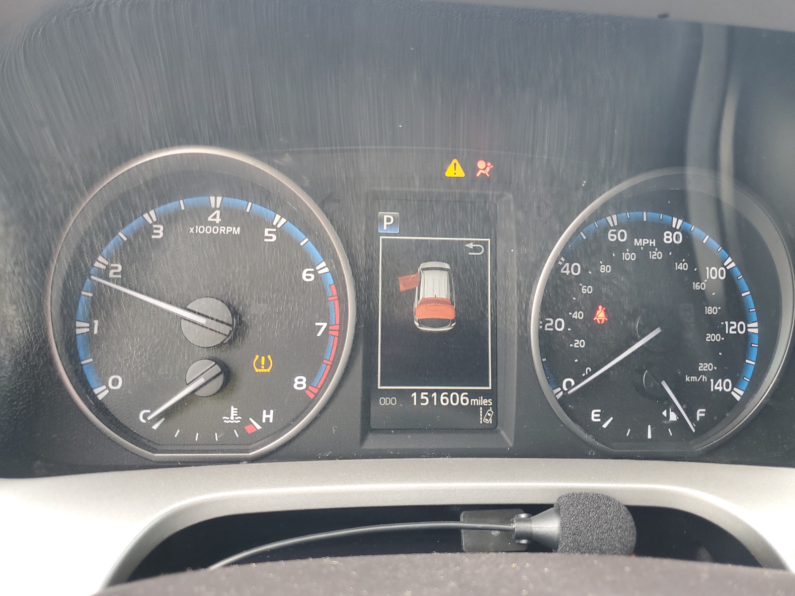 2T3ZFREV7JW469663 2018 Toyota Rav4 Le