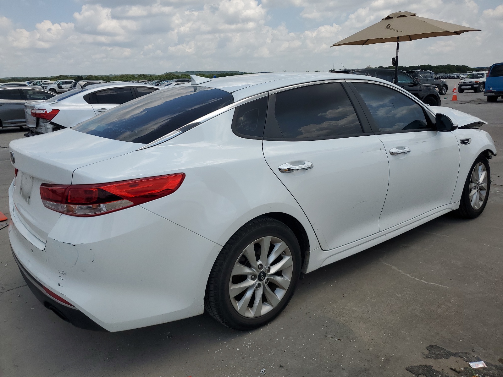 2018 Kia Optima Lx vin: 5XXGT4L33JG250786