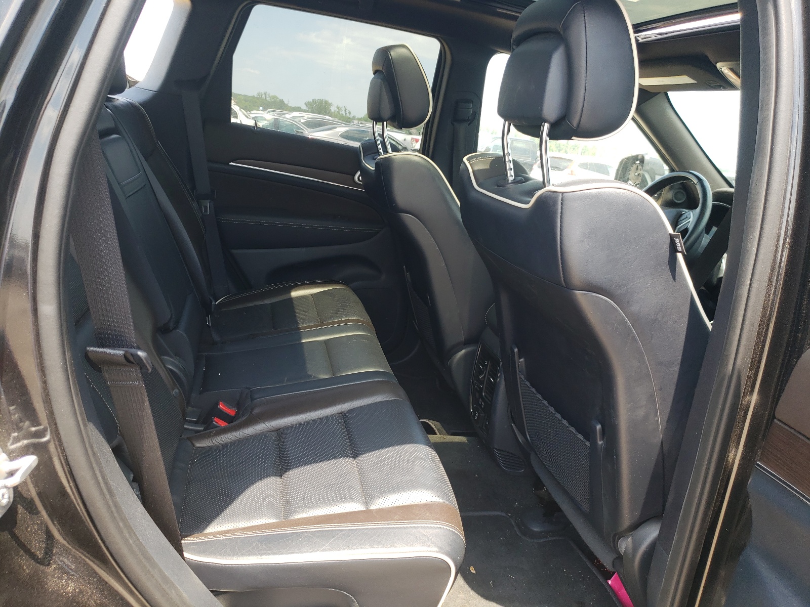 1C4RJFCTXFC822180 2015 Jeep Grand Cherokee Overland