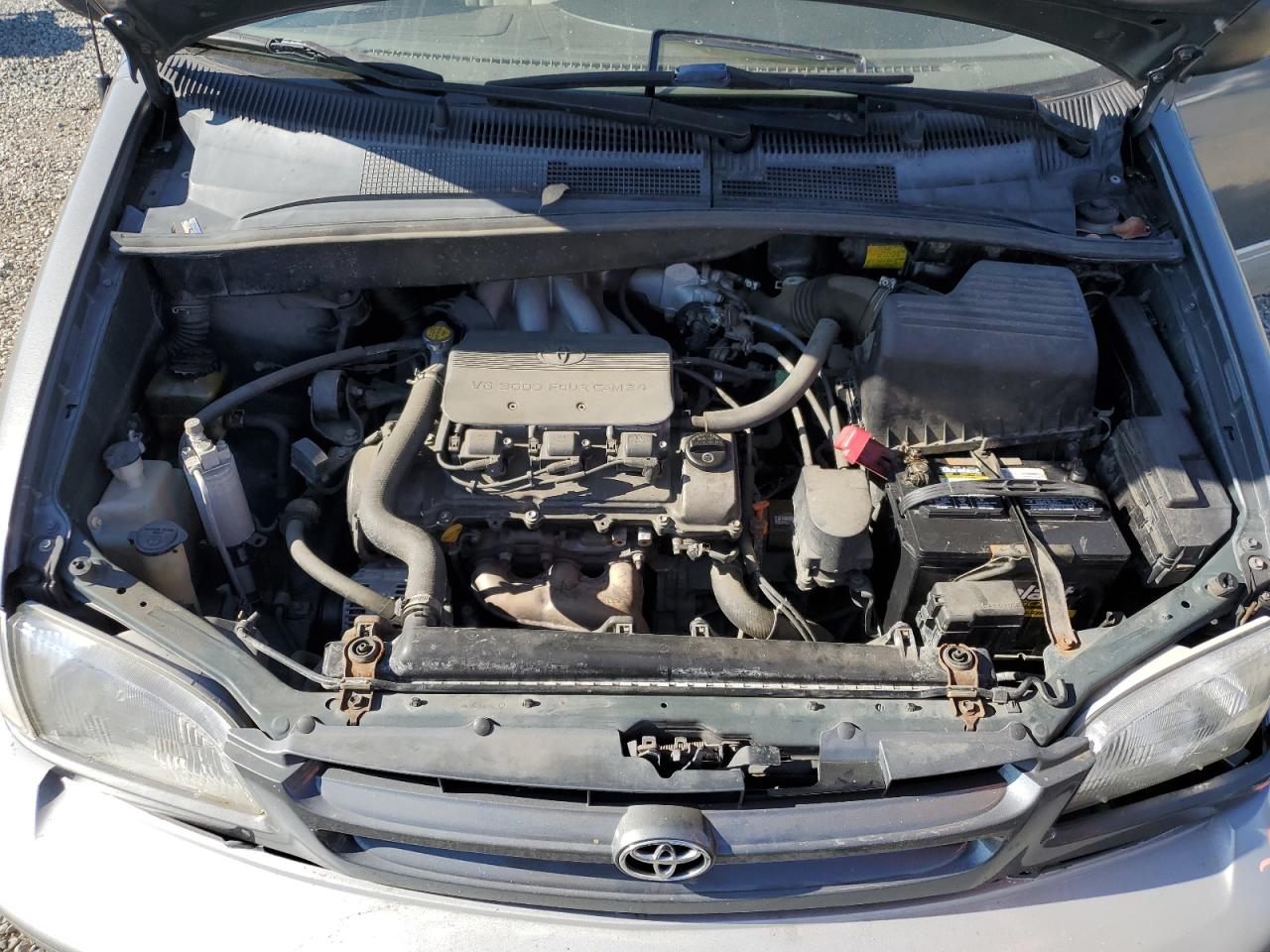 2000 Toyota Sienna Le VIN: 4T3ZF13C8YU243449 Lot: 64716004