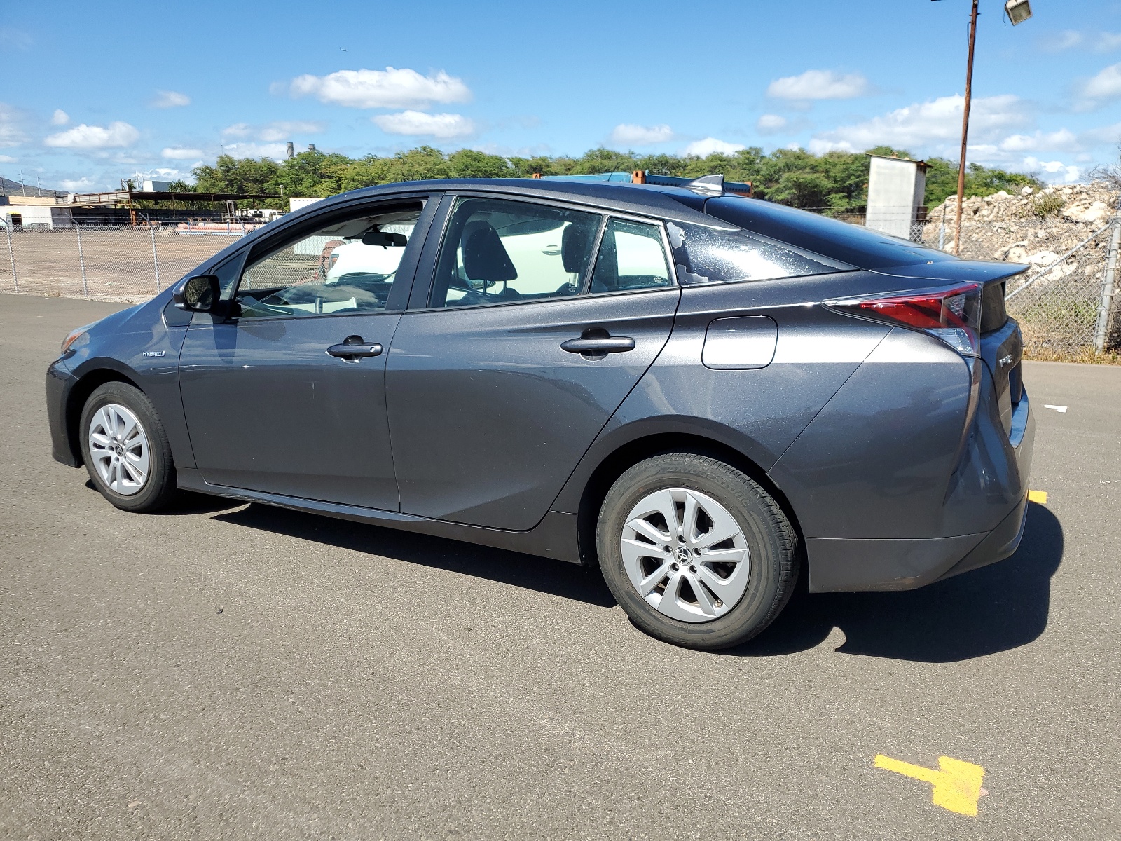 JTDKBRFUXJ3067335 2018 Toyota Prius
