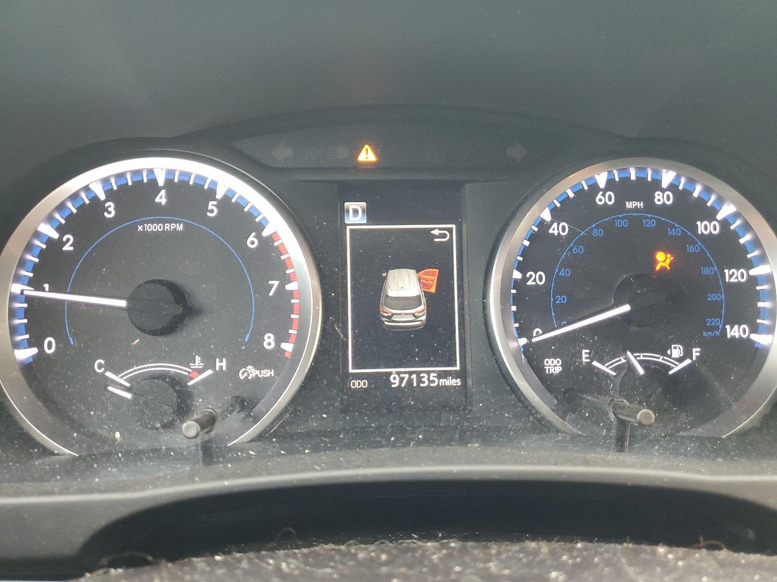 5TDZARFH3JS032851 2018 Toyota Highlander Le