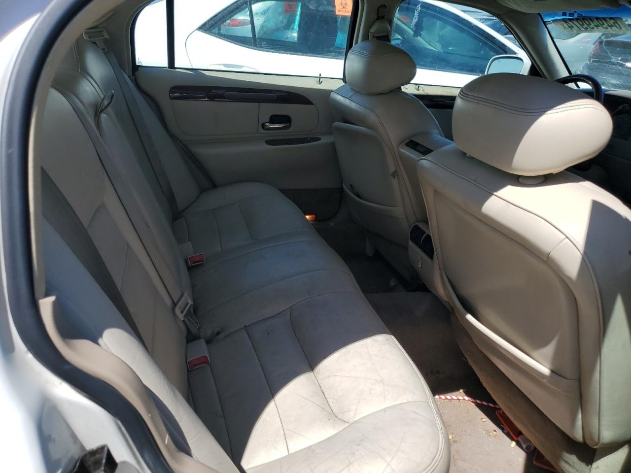 2001 Lincoln Town Car Signature VIN: 1LNHM82W01Y703541 Lot: 64949974