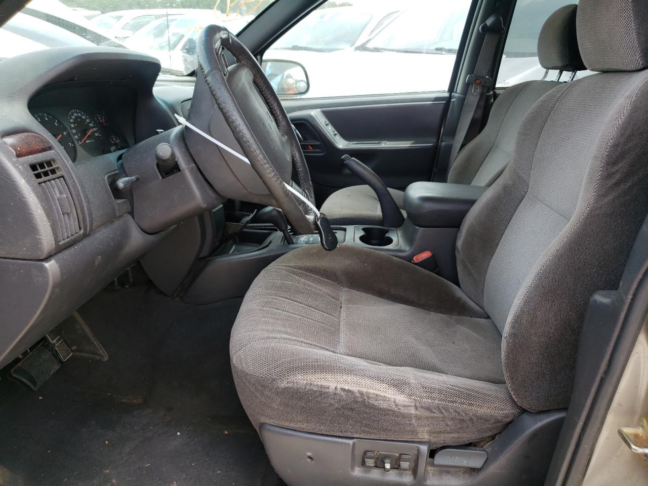 2000 Jeep Grand Cherokee Laredo VIN: 1J4GW48S5YC364946 Lot: 64217344