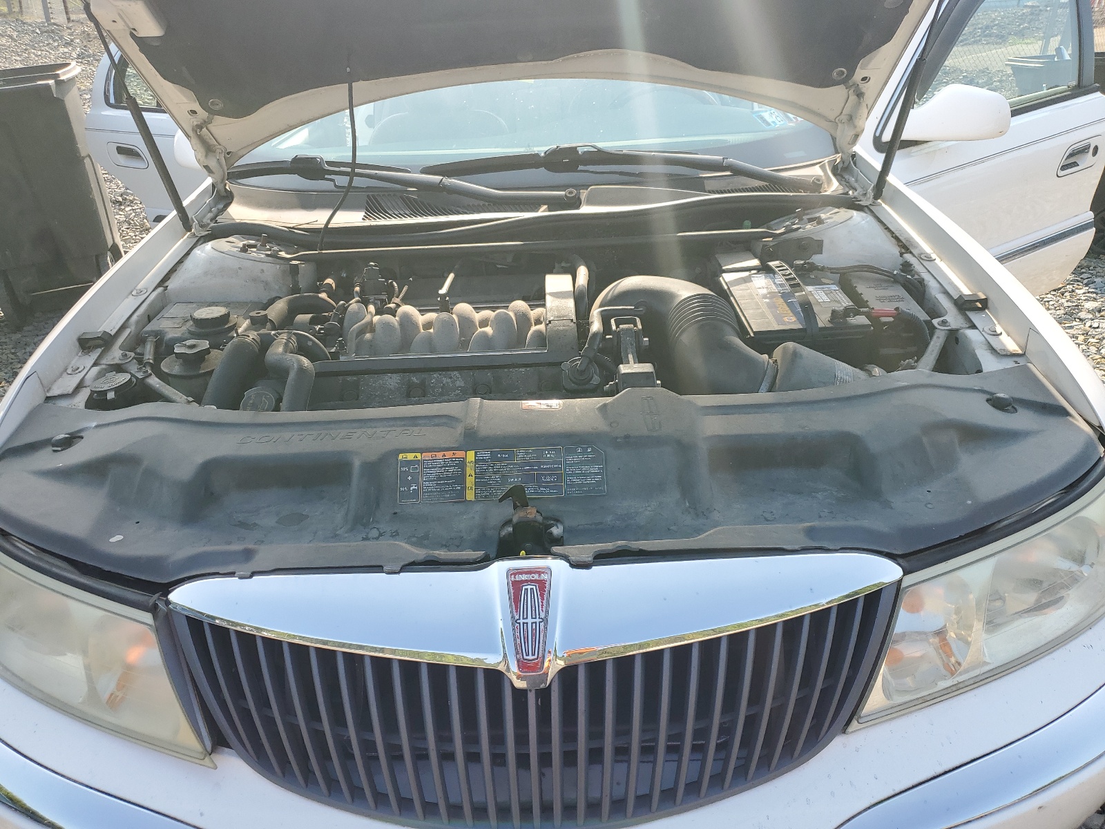 1LNHM97V52Y675176 2002 Lincoln Continental