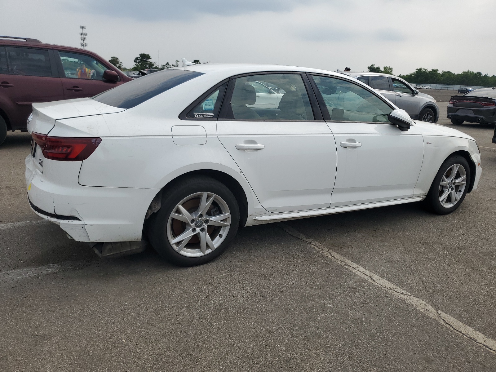 2018 Audi A4 Premium vin: WAUDNAF47JA018541