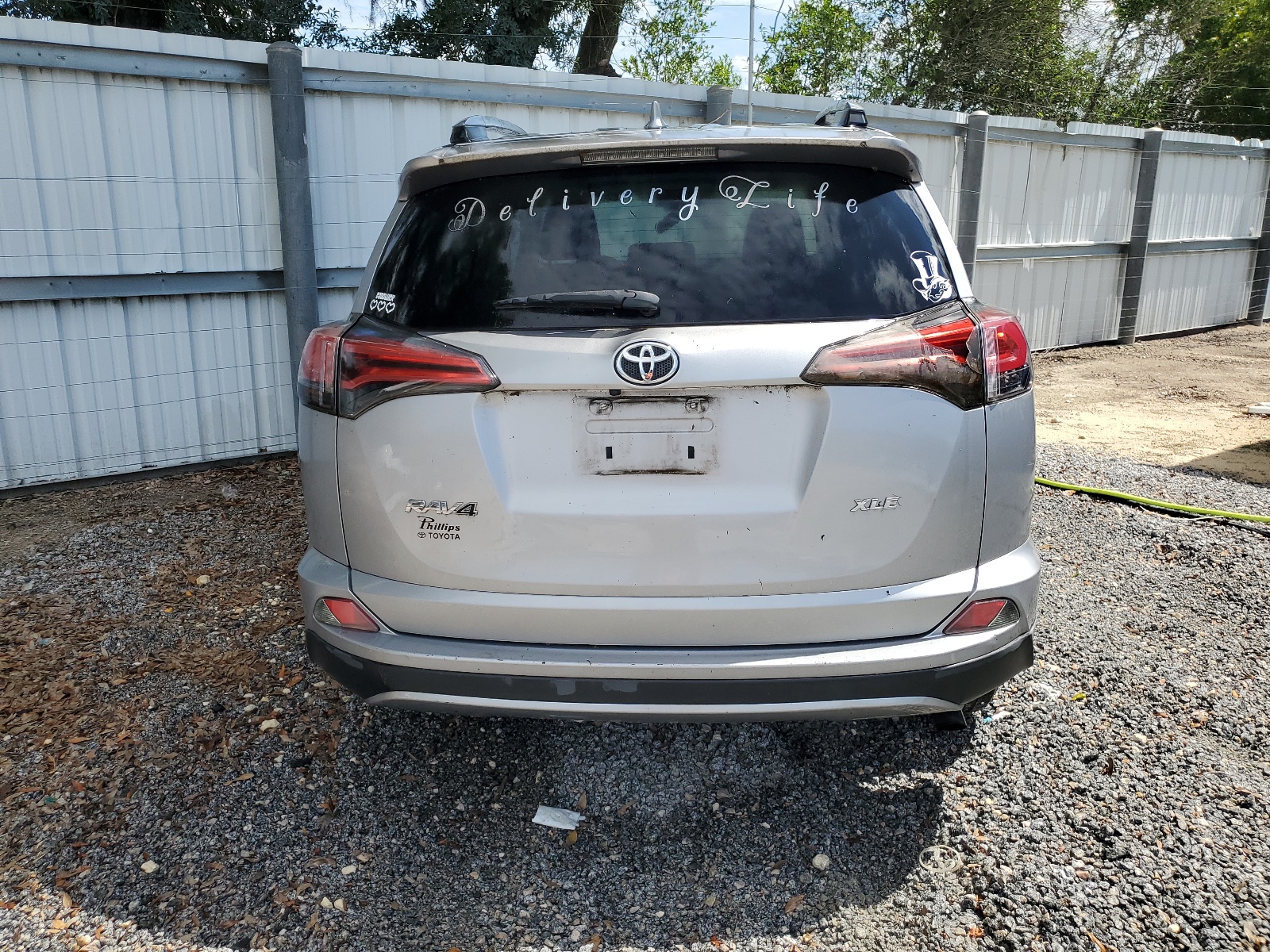 2T3WFREV5HW351026 2017 Toyota Rav4 Xle