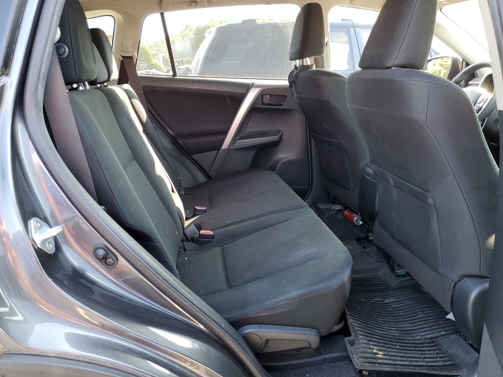 JTMBFREV6JD252040 2018 Toyota Rav4 Le