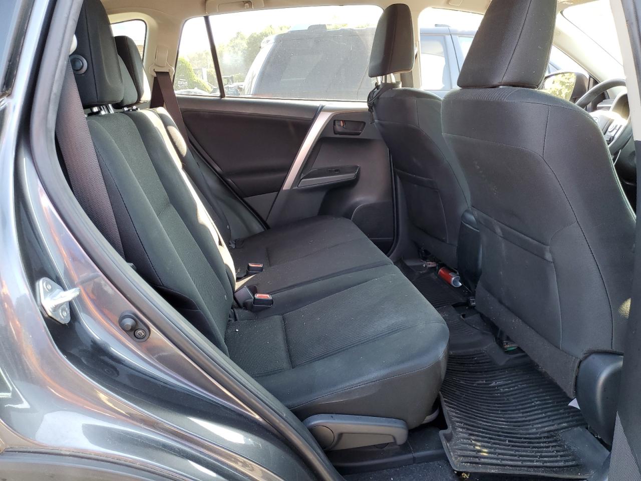 2018 Toyota Rav4 Le VIN: JTMBFREV6JD252040 Lot: 64051464