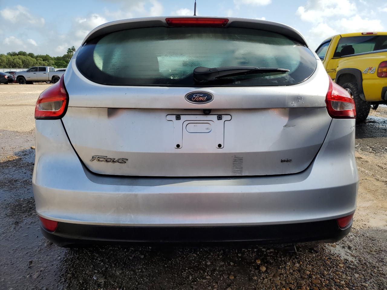 1FADP3K29JL262490 2018 Ford Focus Se