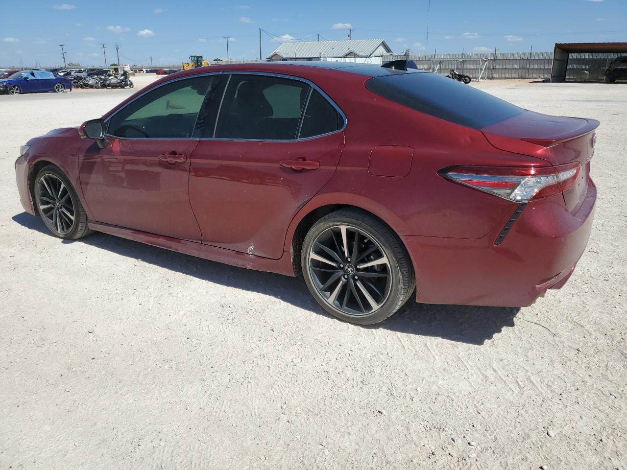 4T1BZ1HK7JU503783 2018 TOYOTA CAMRY - Image 2