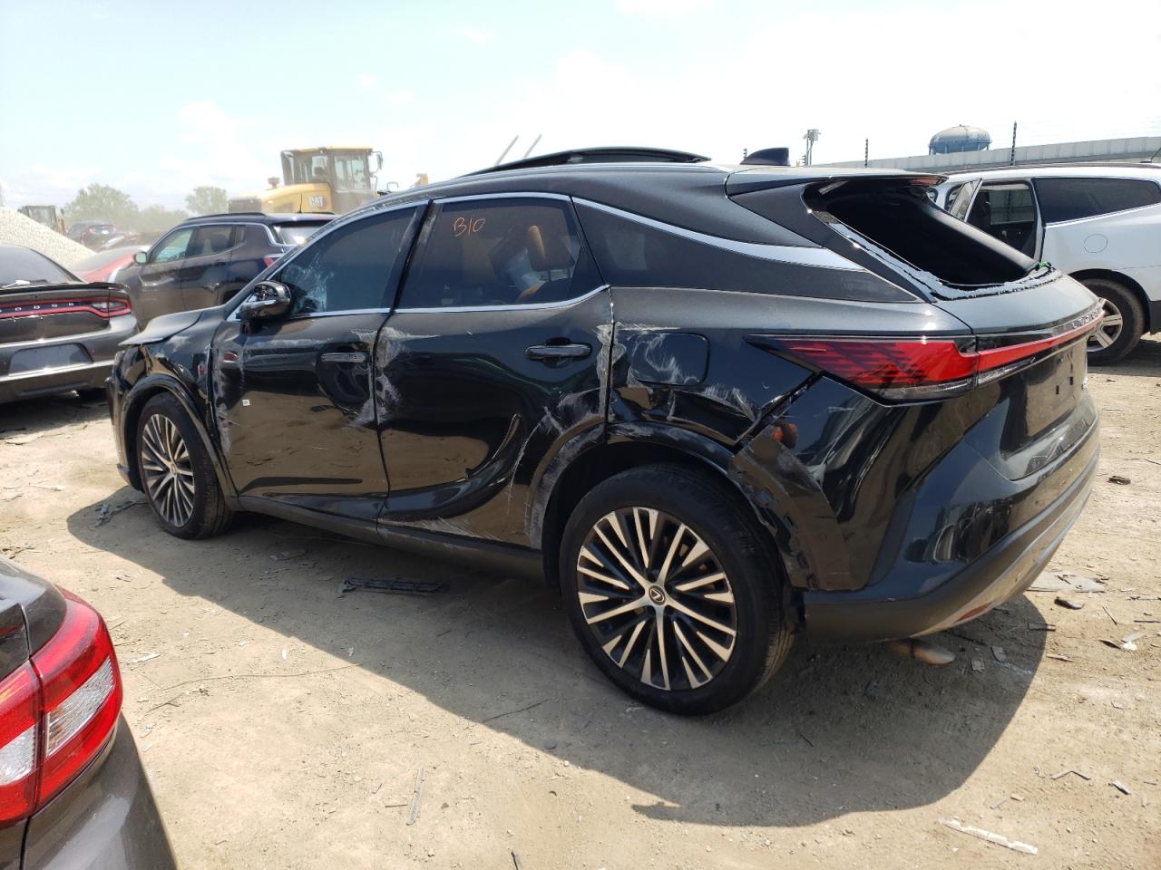 2T2BAMCA6PC029564 2023 LEXUS RX - Image 2