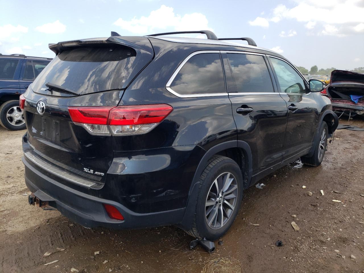 2018 Toyota Highlander Se VIN: 5TDJZRFH1JS837348 Lot: 62879844