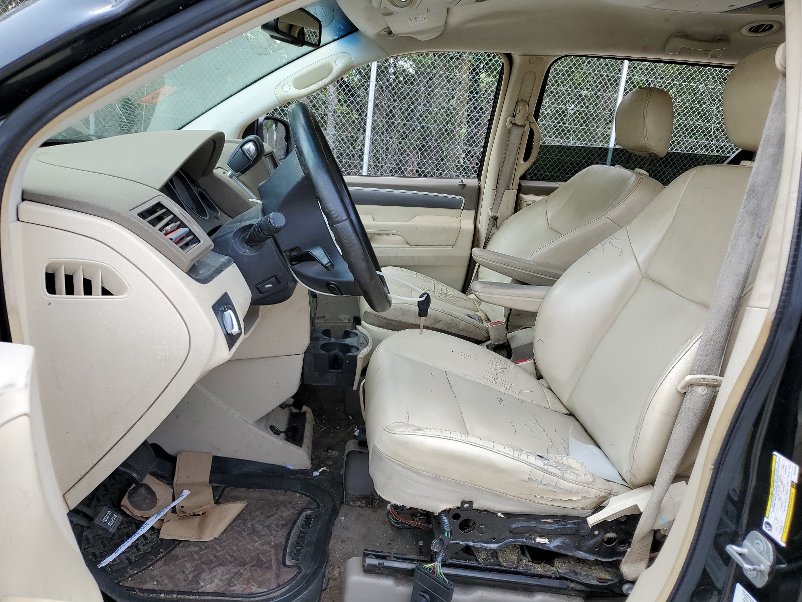 2V4RW3D14AR202329 2010 Volkswagen Routan Se