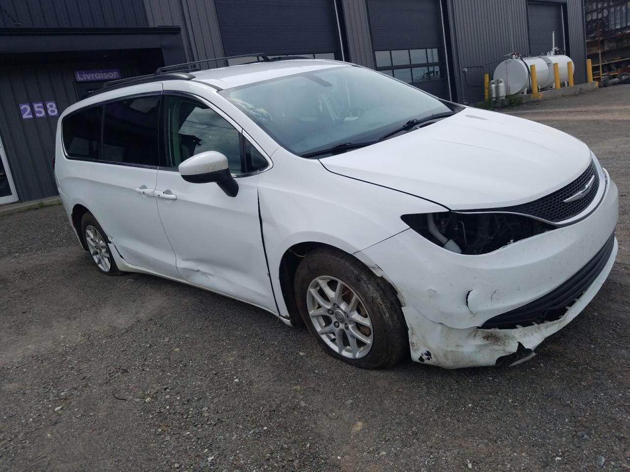 2018 Chrysler Pacifica - Image 4