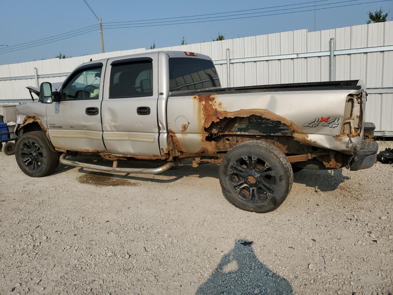 2006 Chevrolet Silverado - Image 2