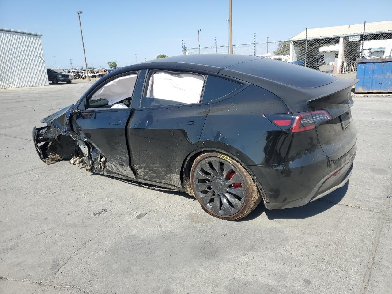 7SAYGDEF7RF046154 2024 TESLA MODEL Y - Image 2