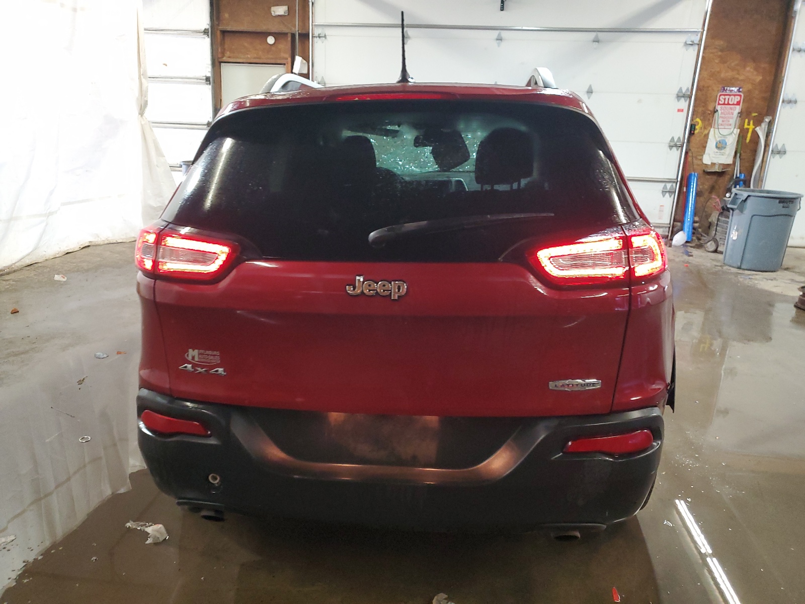 2014 Jeep Cherokee Latitude vin: 1C4PJMCS4EW294880