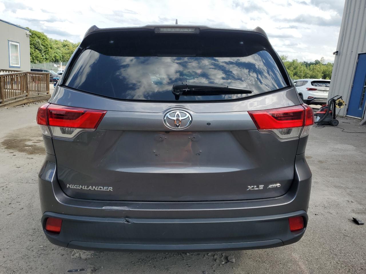 2018 Toyota Highlander Se VIN: 5TDJZRFH9JS866743 Lot: 63364134