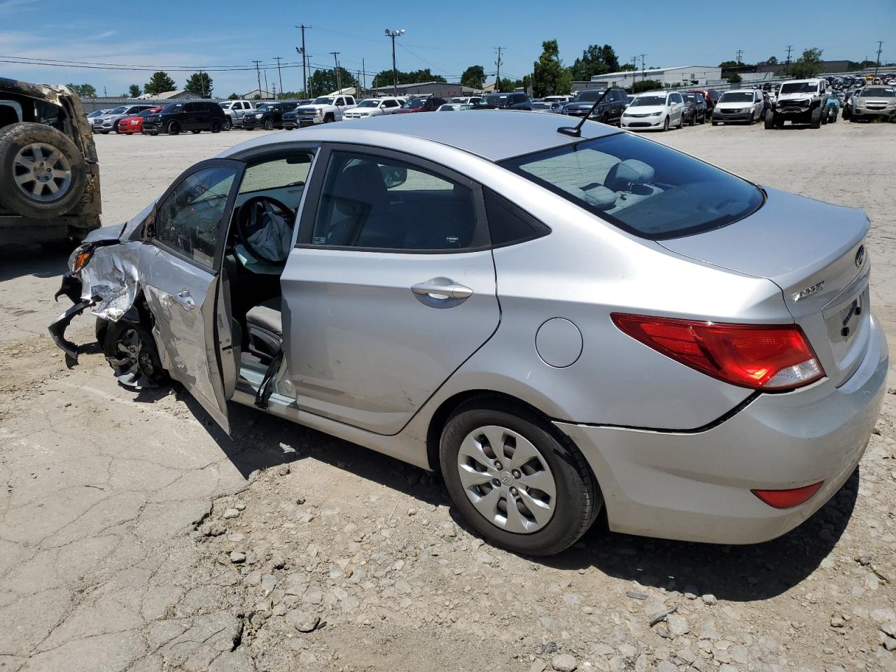 KMHCT4AE5HU174409 2017 HYUNDAI ACCENT - Image 2