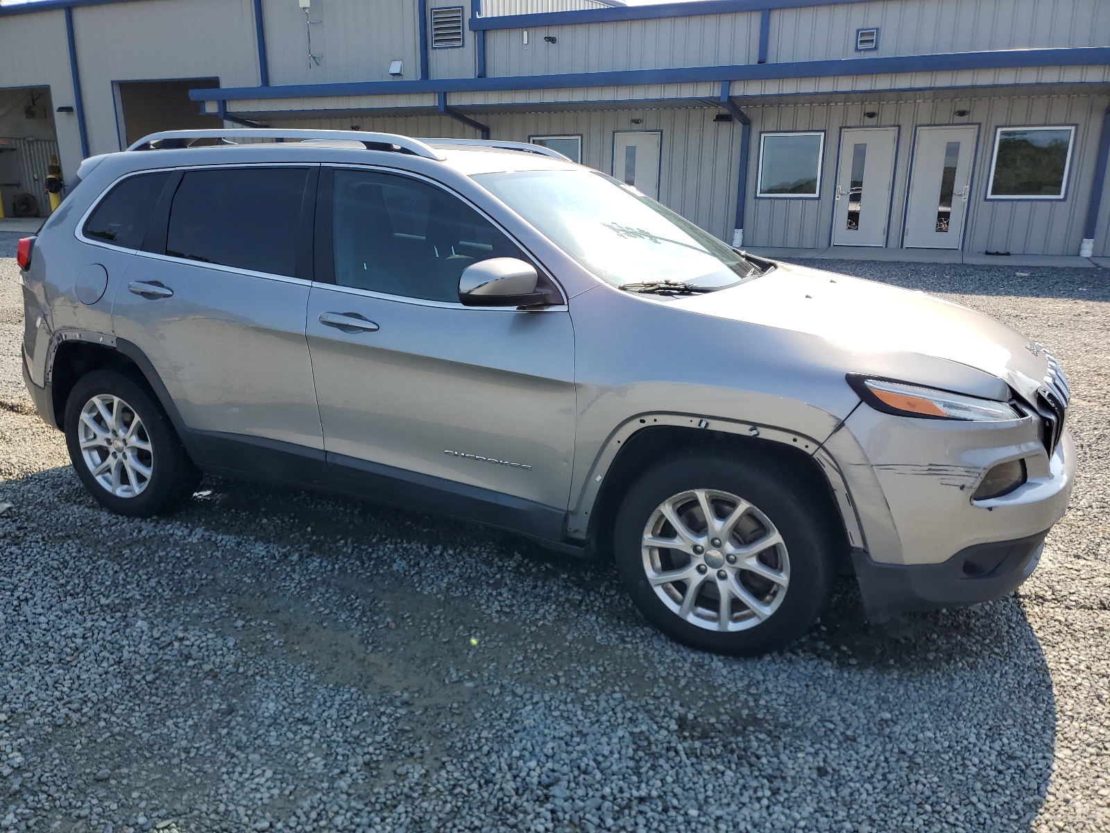 2016 Jeep Cherokee Latitude vin: 1C4PJLCB2GW207927