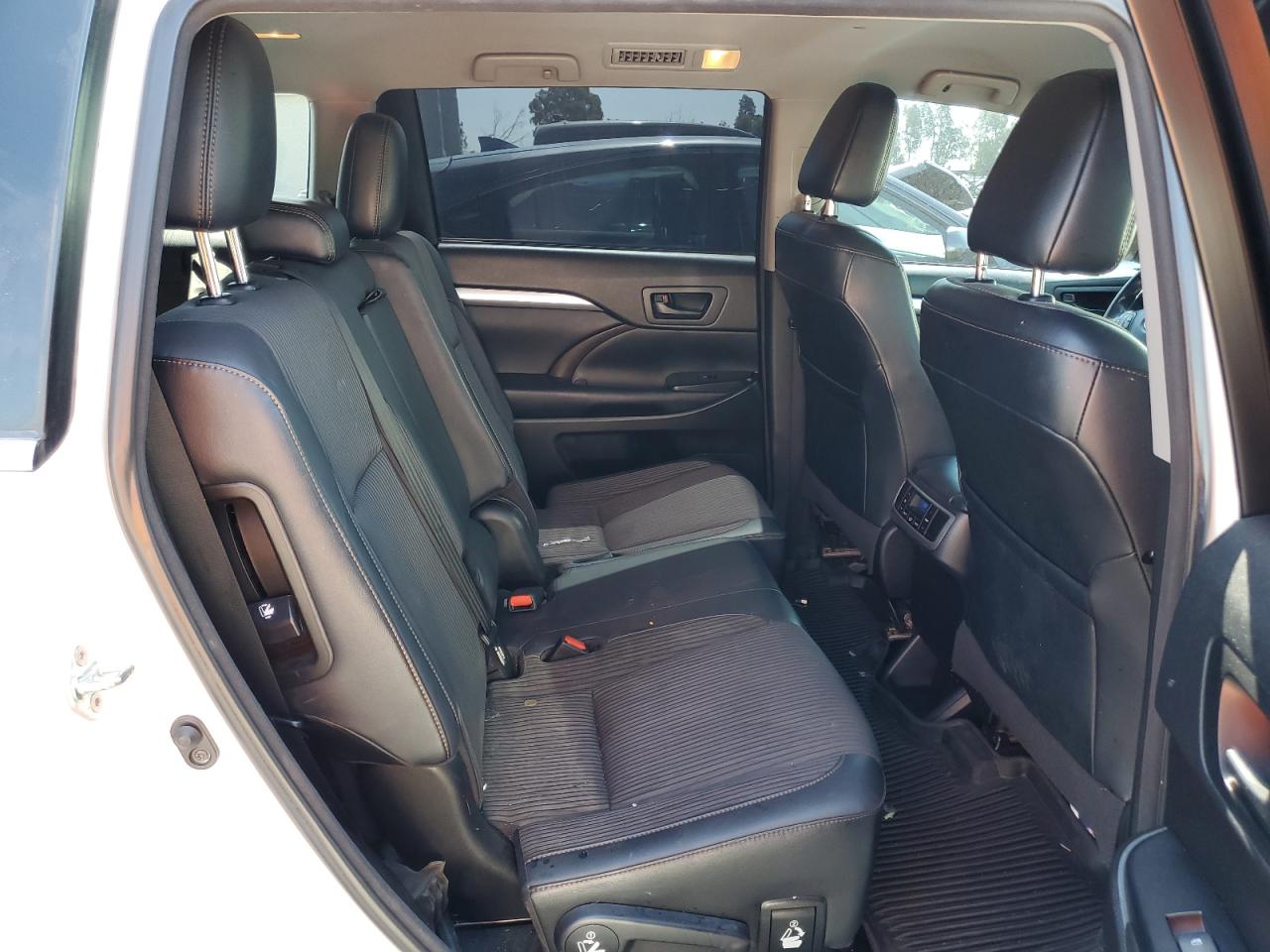 2018 Toyota Highlander - Image 11