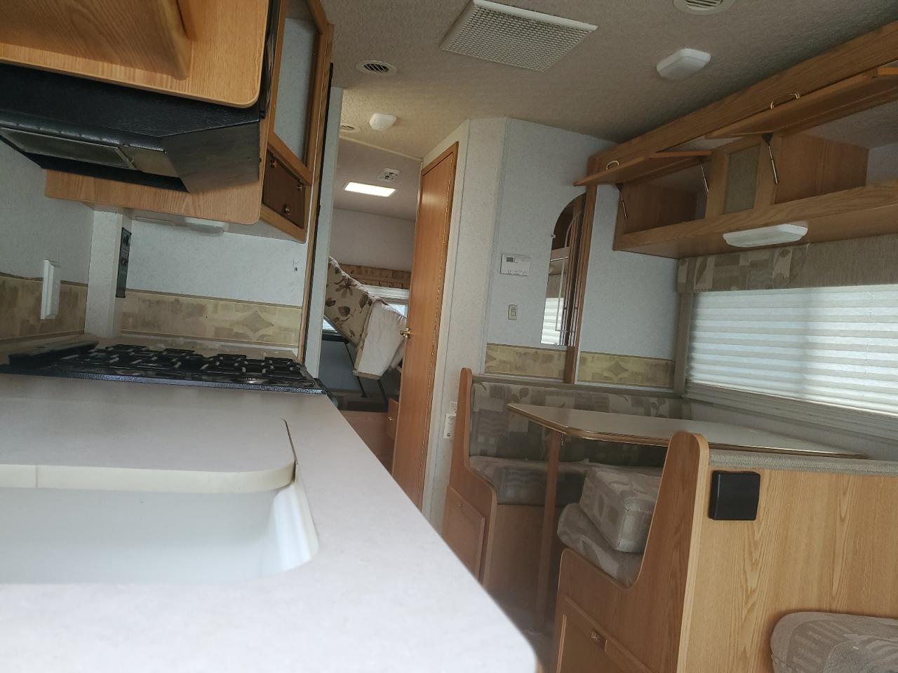 2002 Ford Econoline E450 Super Duty Cutaway Van VIN: 1FDXE45SX2HB43409 Lot: 64673264